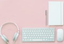 Jak się nosi słuchawki douszne?